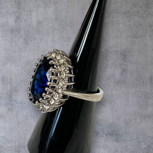 Large sapphire CZ statement ring stainless steel - Picture 2 of 8
